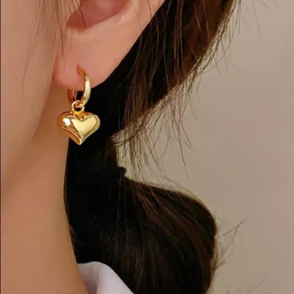 ⭐️Insta 18K gold plated heart earrings - Picture 5 of 5